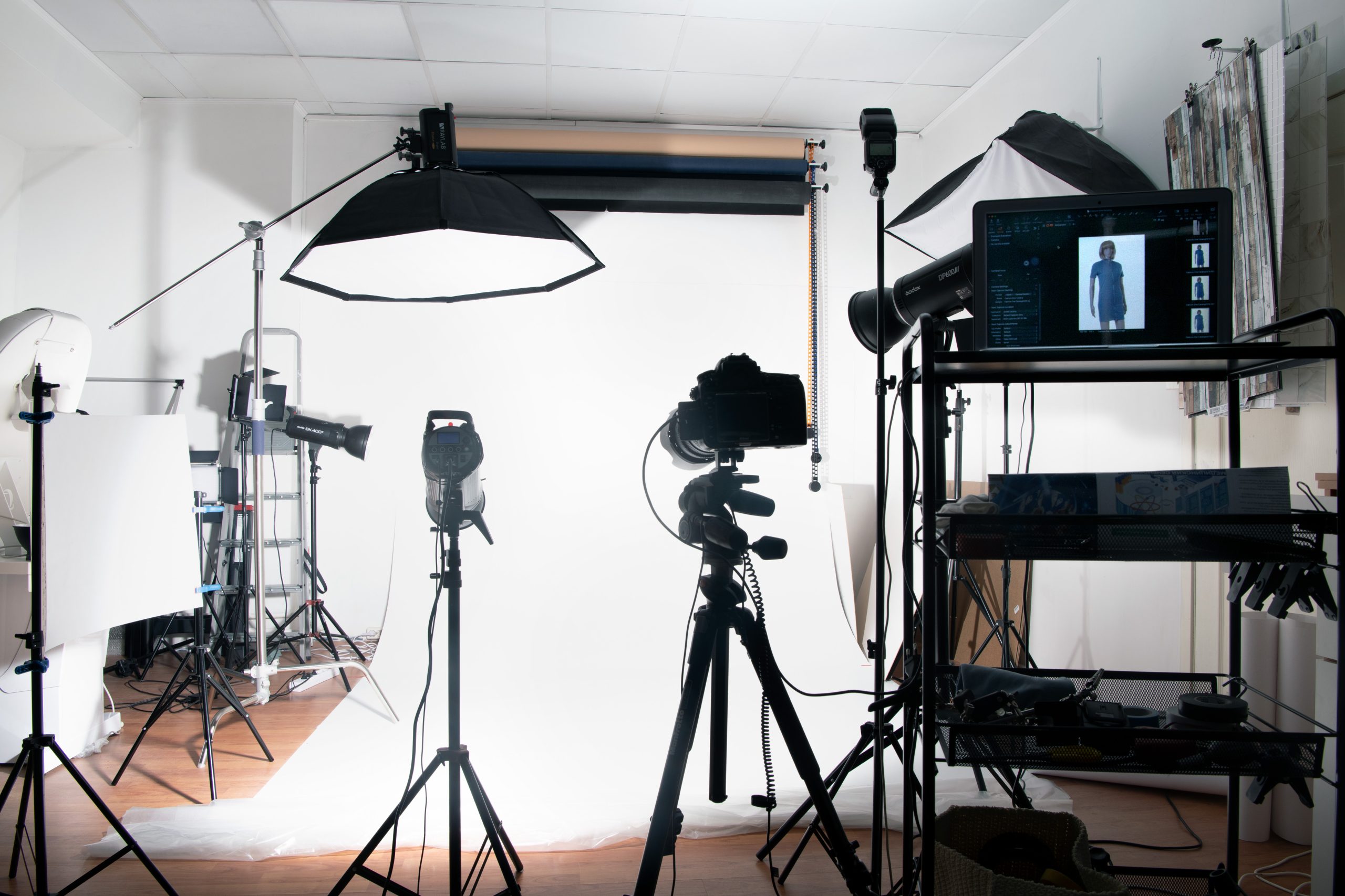 Циклорама позволяет съемку 1-2х человек в полный рост Циклорама позволяет съемку 1-2х человек в полный рост